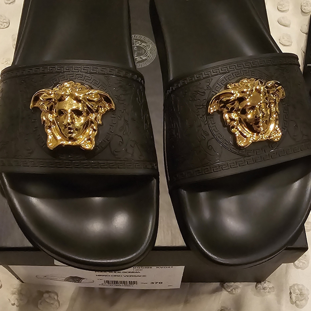 Authentic Medusa Slides with box, dust bag and authentication cards.